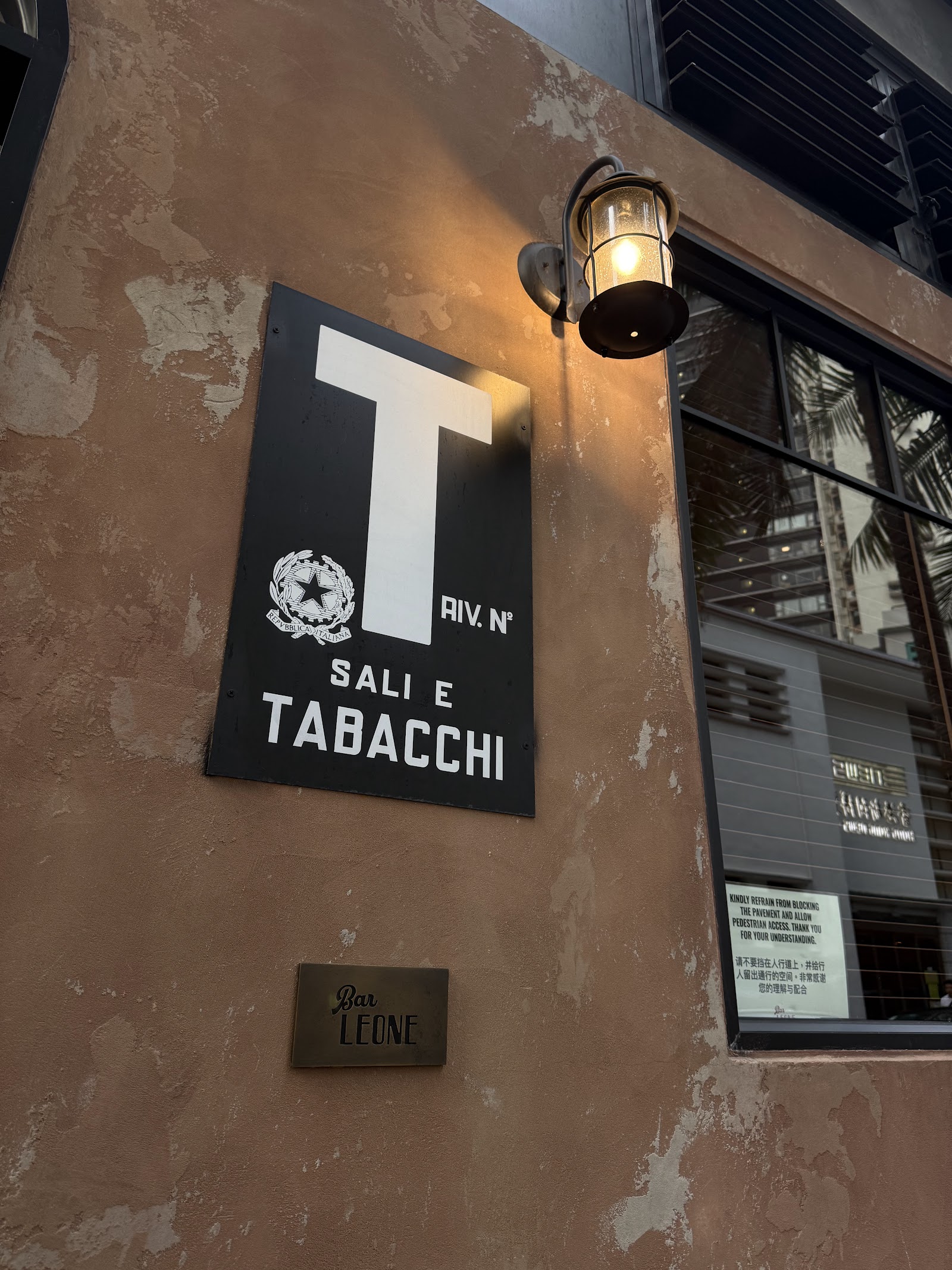 Rustic Italian-American basement bar and open kitchen, Soho Hong Kong