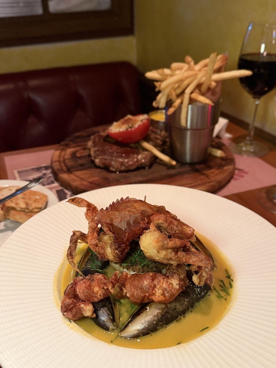 Bouchon Bistro Bar, Hong Kong