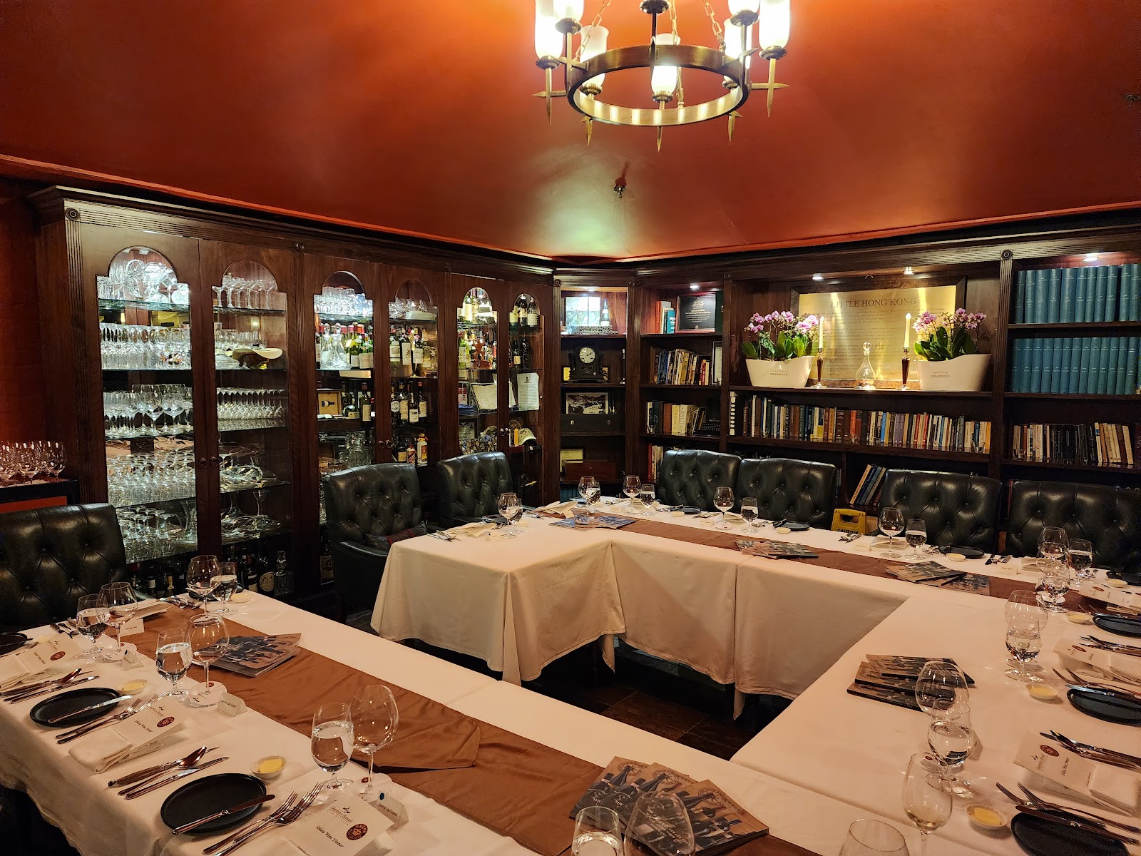 Crown Wine Cellars, Hong Kong