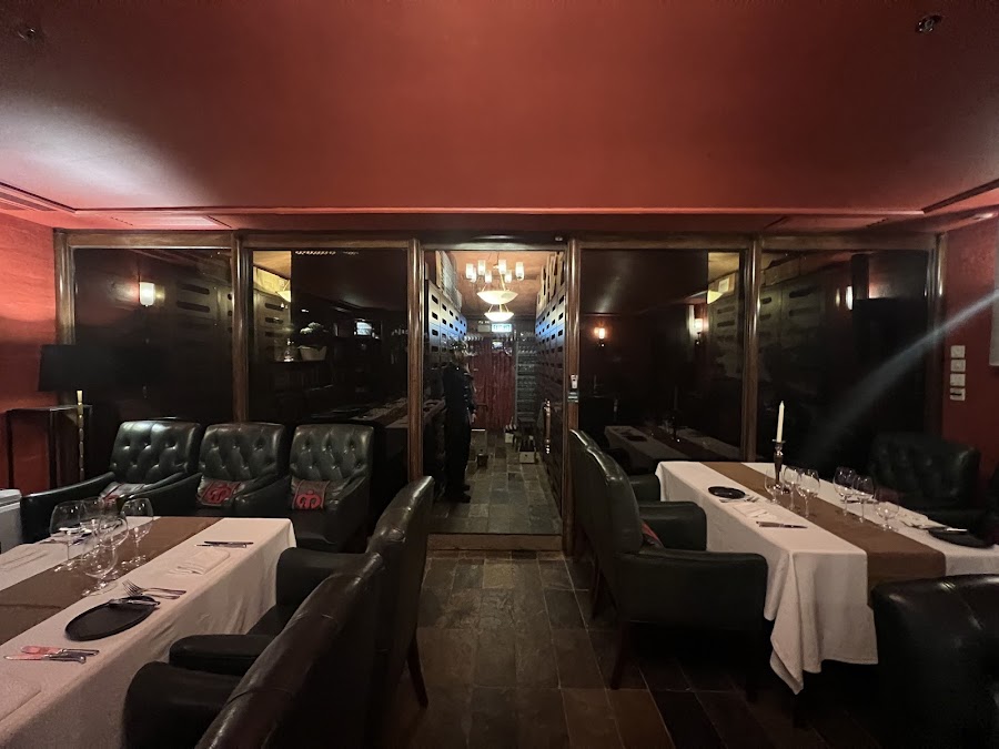 Crown Wine Cellars, Hong Kong