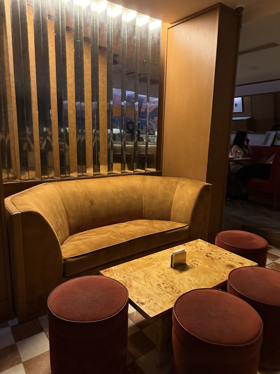 Kinsman, Hong Kong