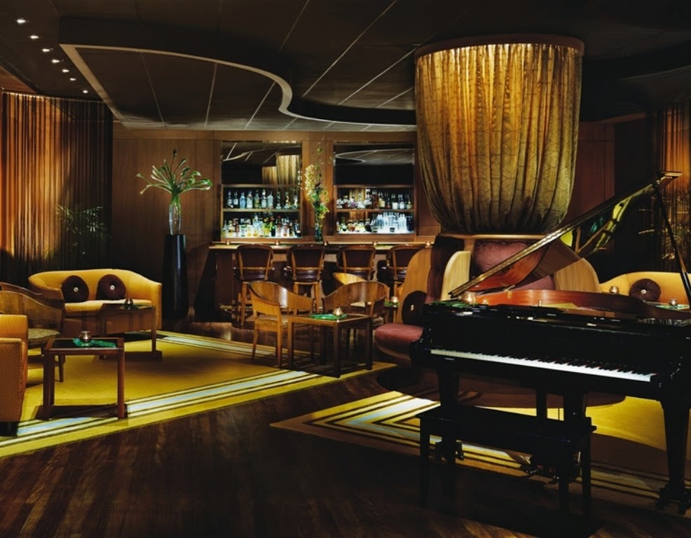 Halekulani Lobby Bar Honolulu bar interior