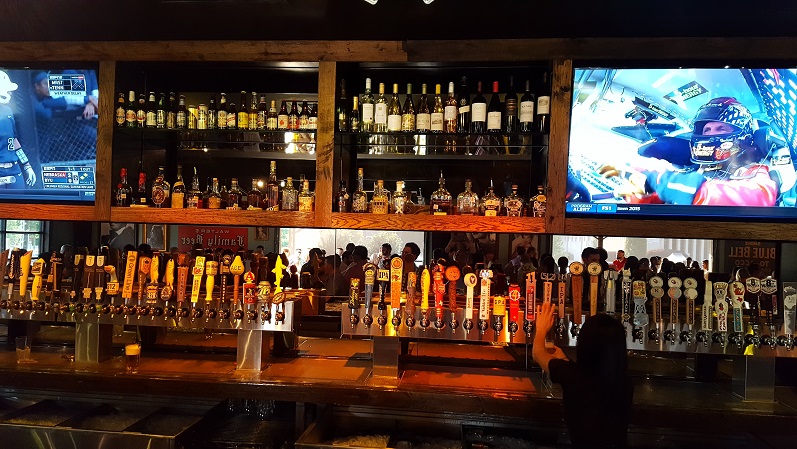 Large open-air icehouse patio with taps and screens in Upper Kirby Houston