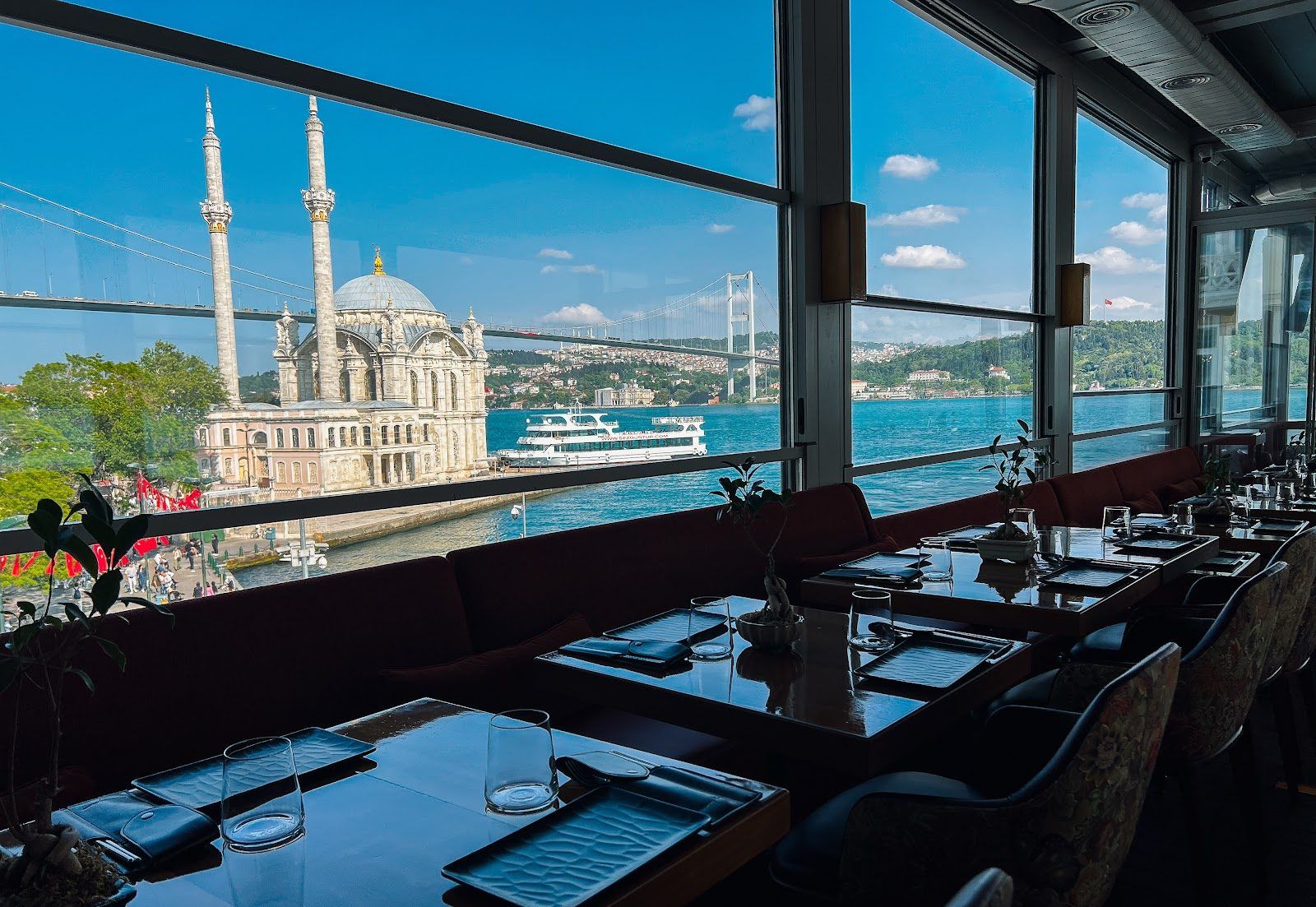 Banyan Bar Etiler Istanbul bar interior