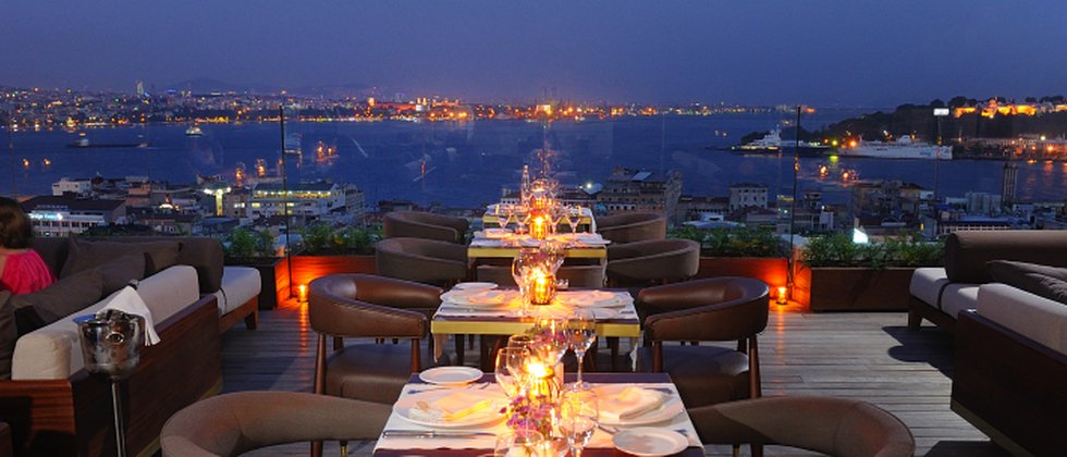 Le Fumoir at Georges Hotel Galata Istanbul bar interior