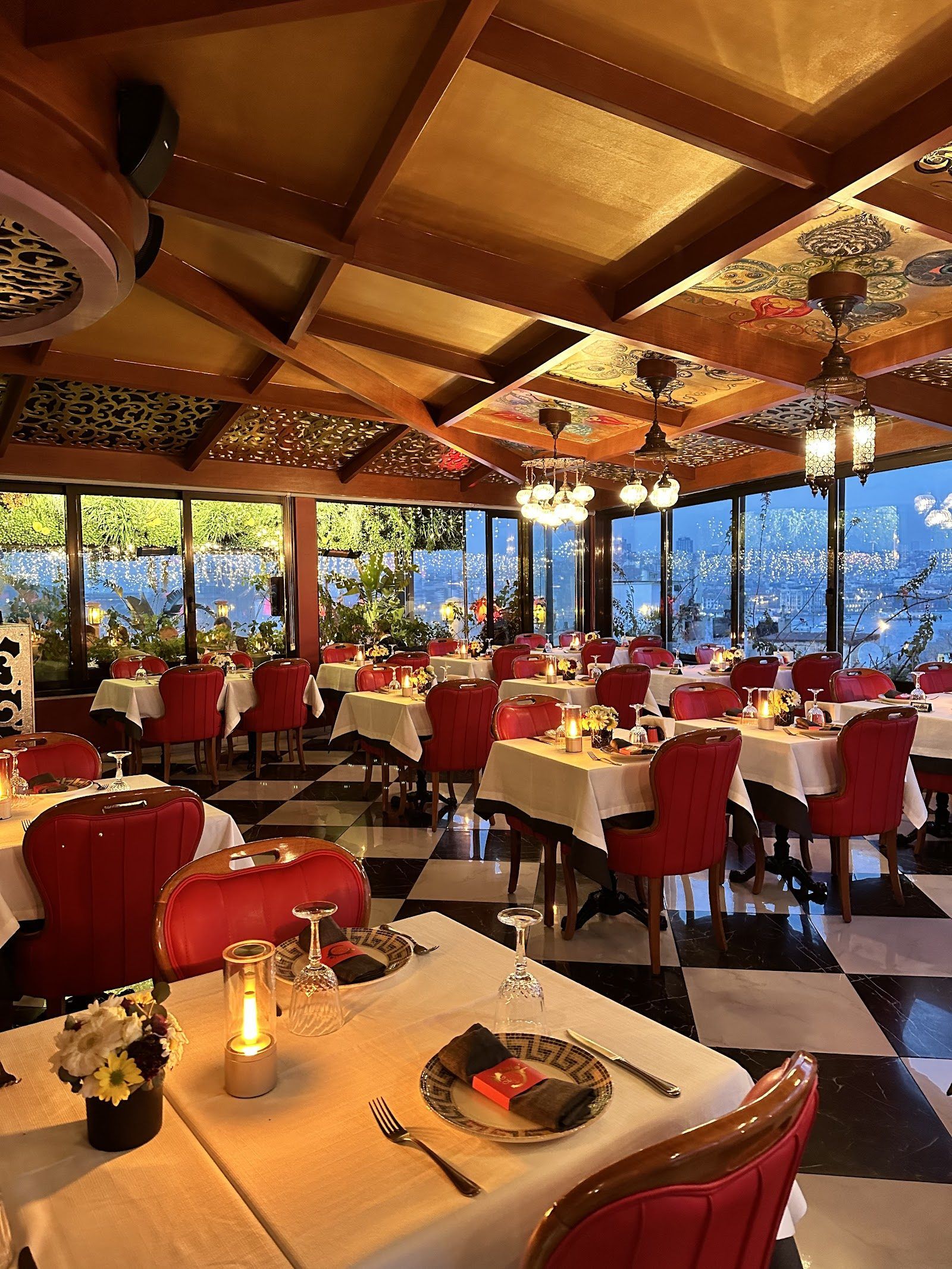 Roof Mezze 360 Istanbul bar interior