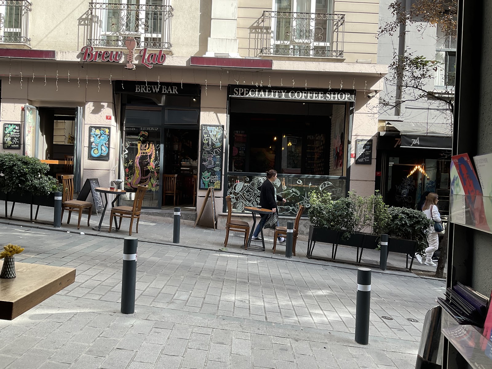 Solera Winery wine shelf, Yeni Carsi Beyoglu Istanbul