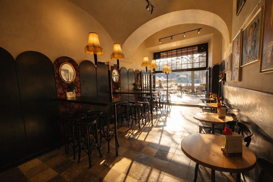 Vis-a-Vis Bar, Krakow