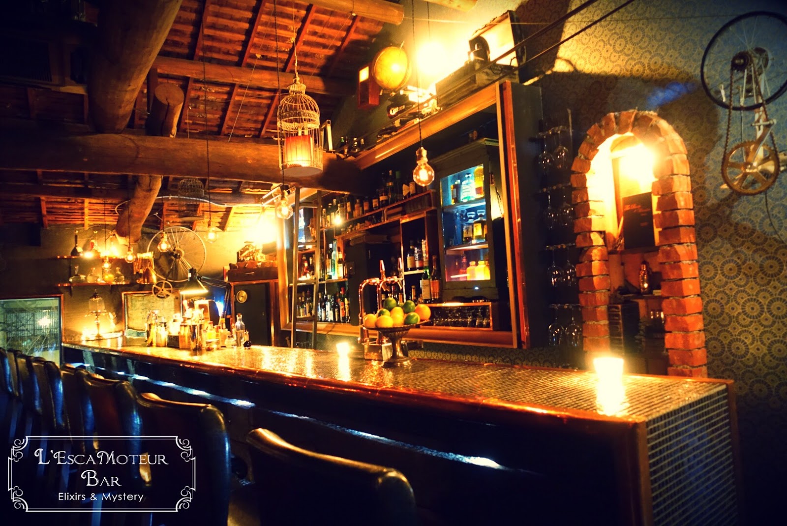 L'Escamoteur Kyoto bar interior