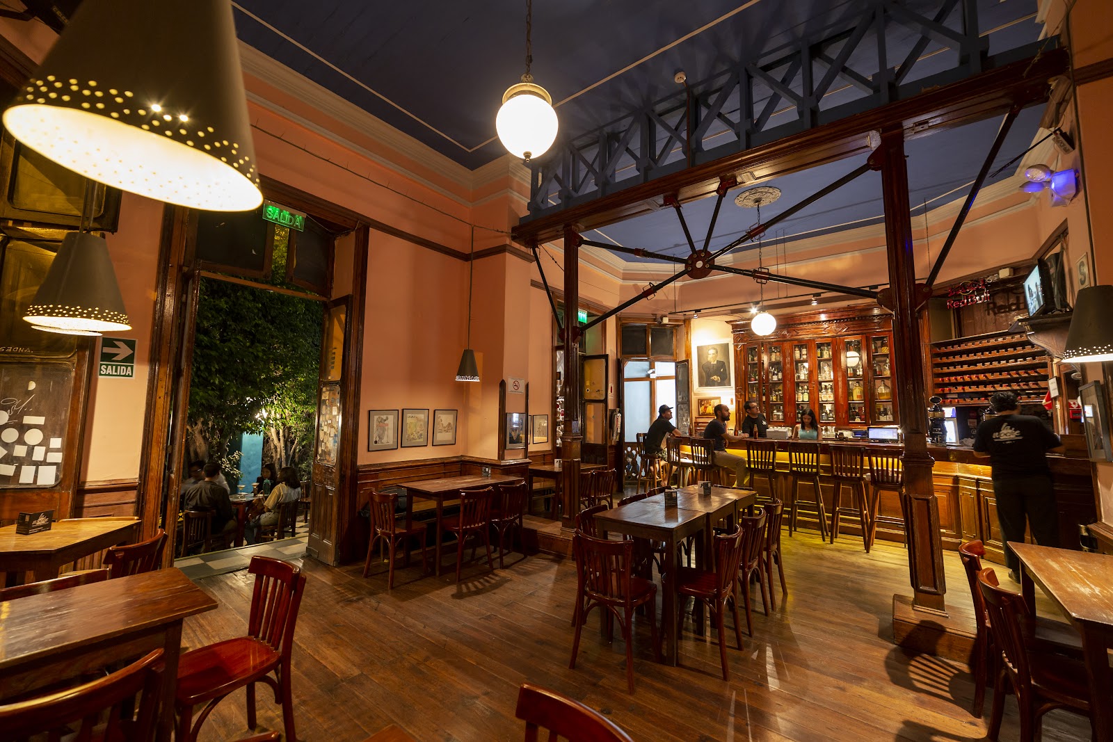 Live jazz stage in a dim bar, similar in mood to La Noche de Barranco in Lima