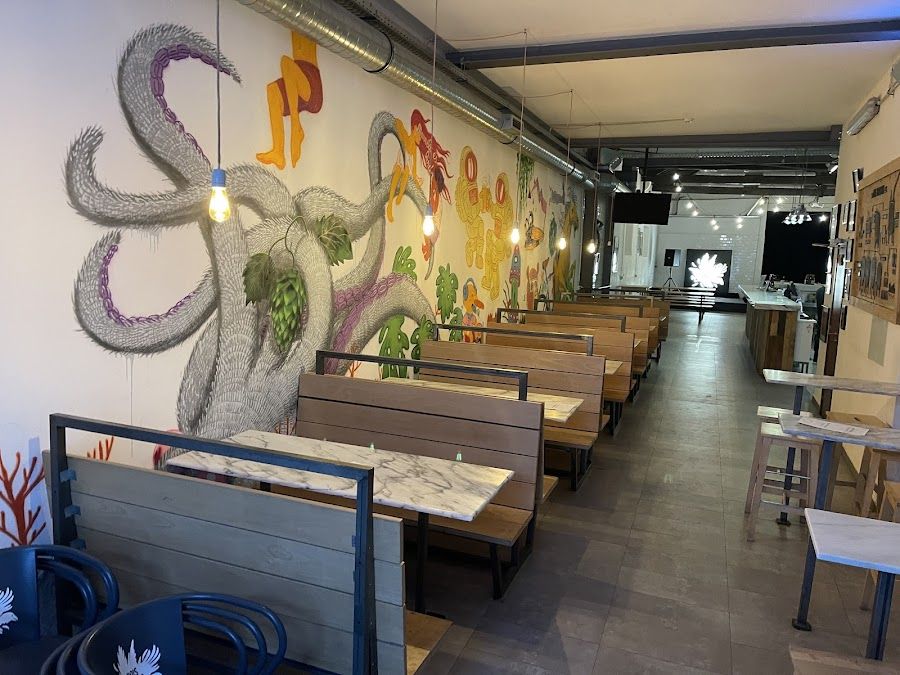 Dois Corvos Brewery Tap Room, Lisbon