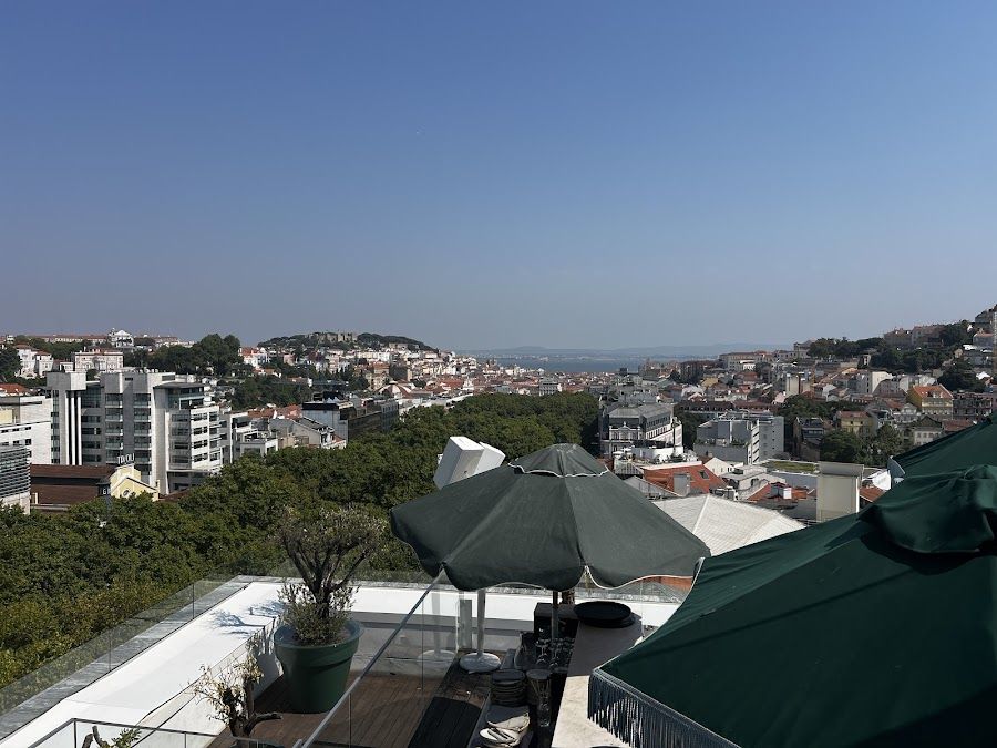 Fontes Bar at Tivoli Avenida, Lisbon