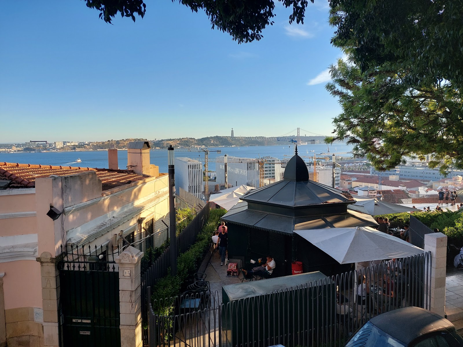 Noobai Café, Lisbon