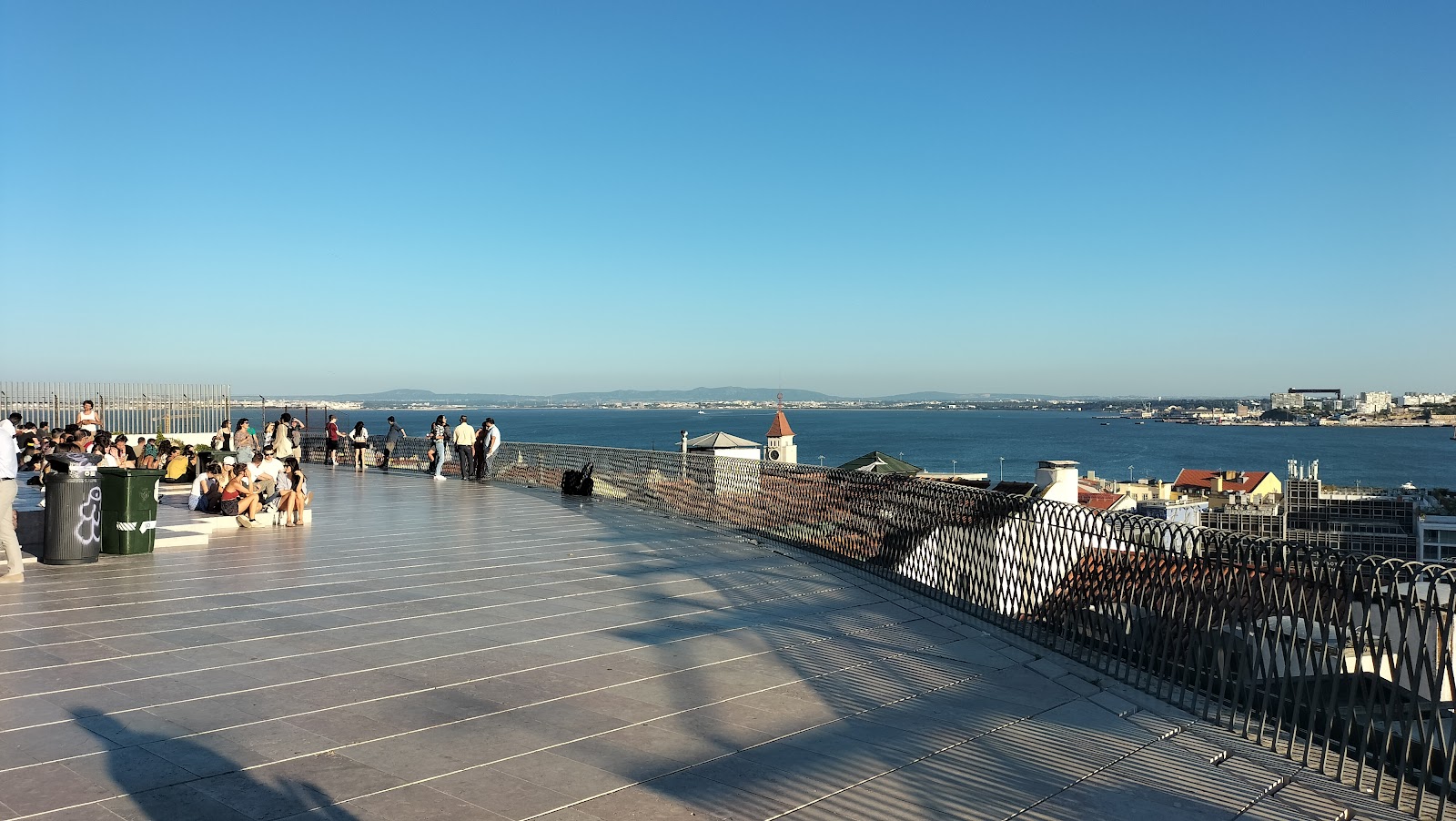 Noobai Café, Lisbon