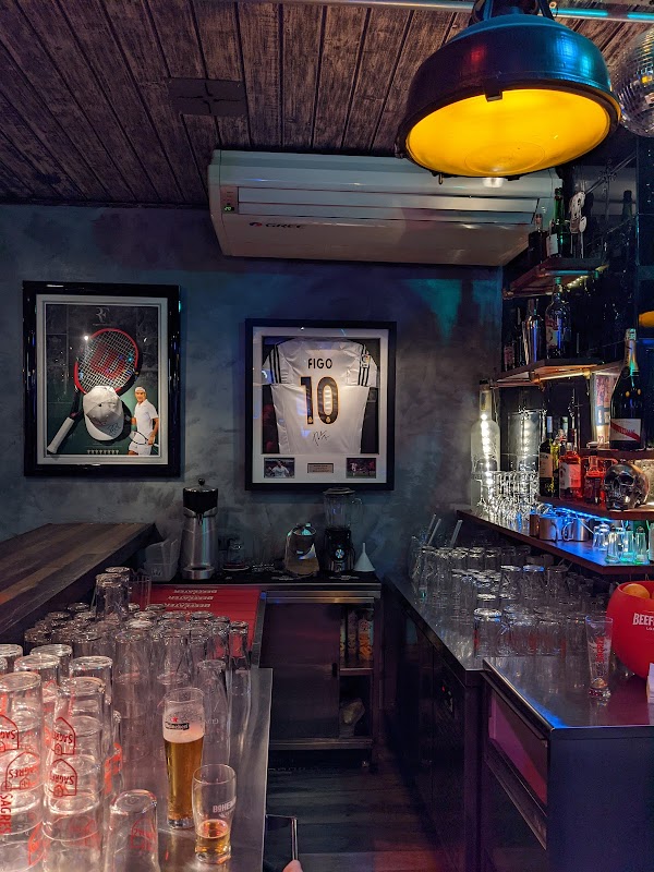 Hennessy's Irish Pub