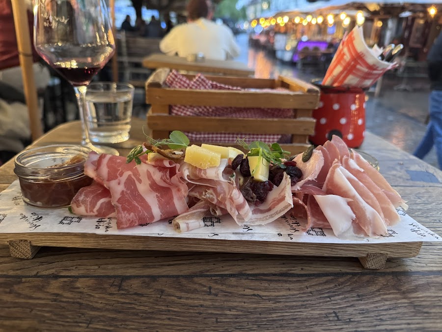 Slovenska Hisa, Ljubljana