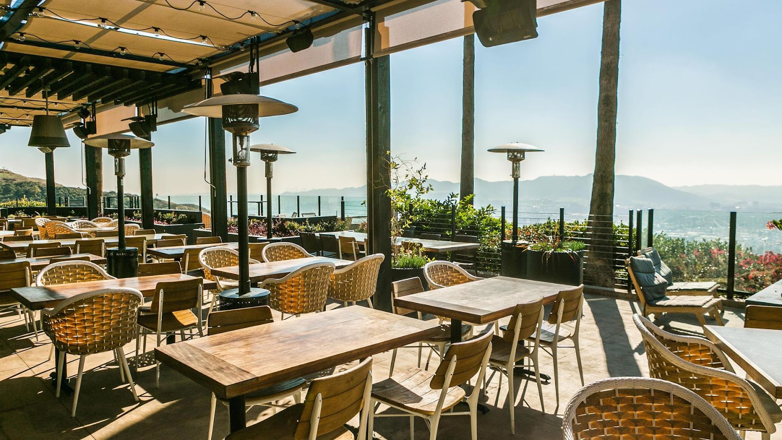 Castaway Burbank Los Angeles Bar With a View interior