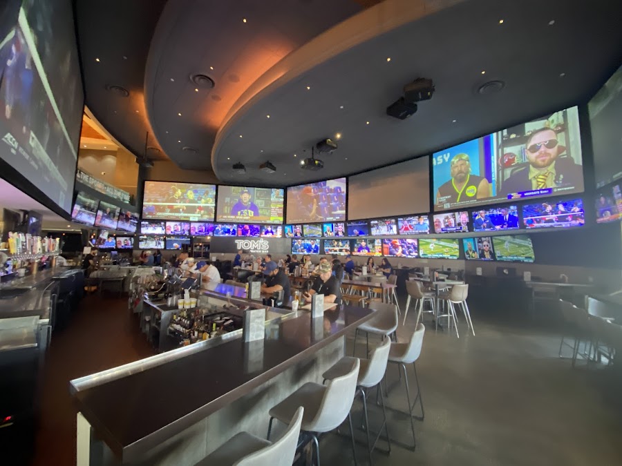 Tom's Watch Bar, Los Angeles