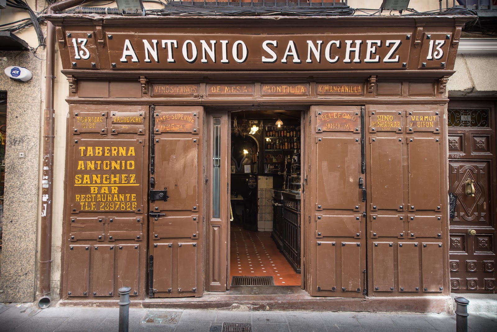 Taberna Antonio Sánchez Madrid Heritage Tavern interior
