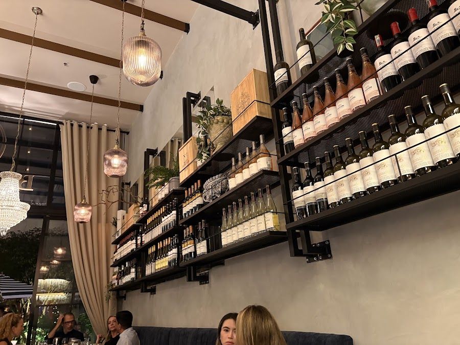 Dos Vinos Wine Bar, Medellin