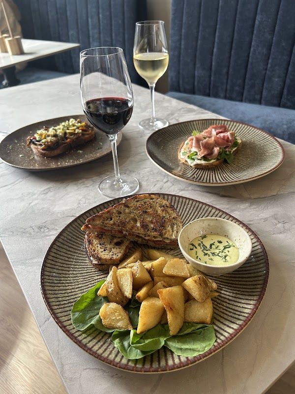 Vinacure Wine Bar