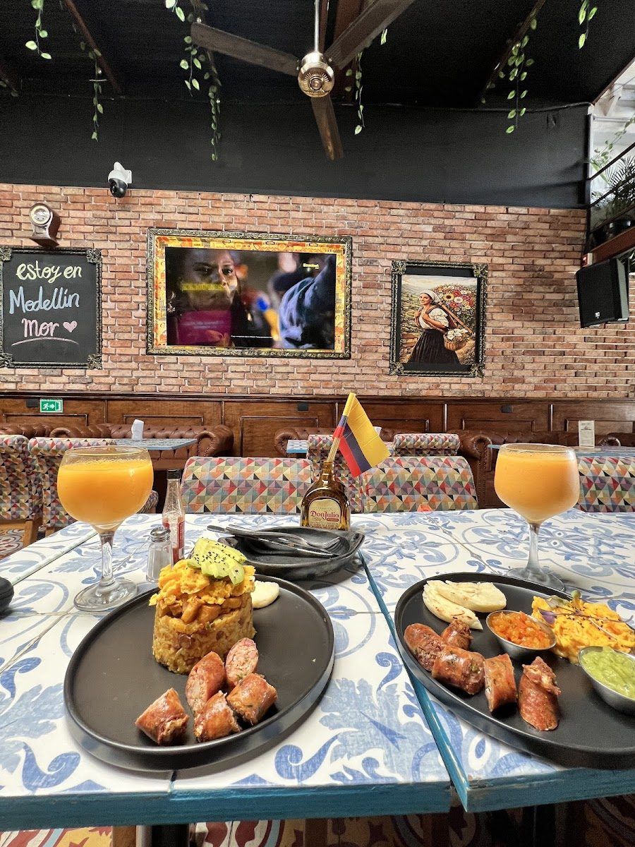 Medellin Pub, Medellin