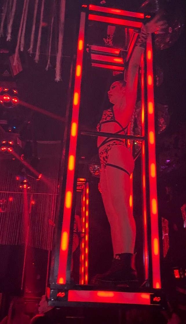Mr Jones, Miami