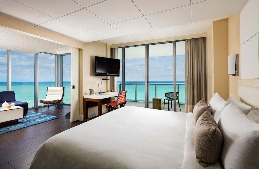 Eden Roc Pool Bar, Miami