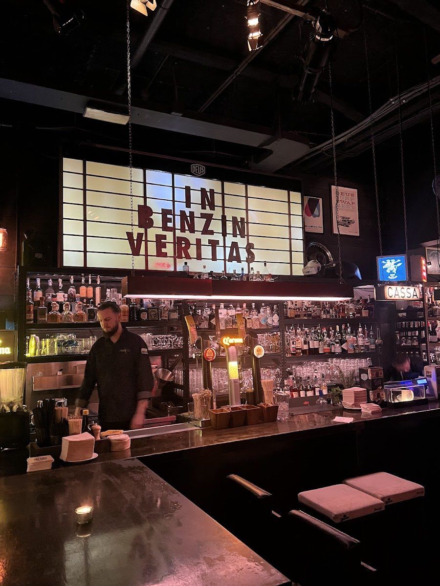 Deus Cafe, Milan