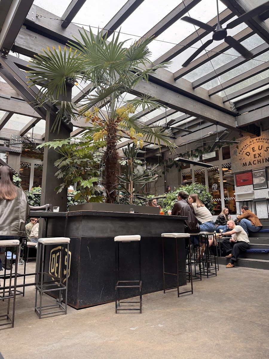 Deus Cafe, Milan
