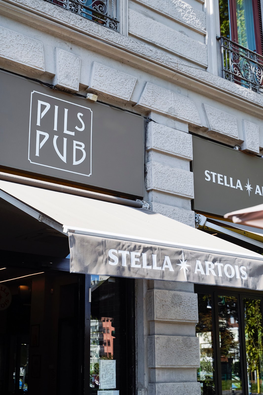 Pub taps and screens near the Arco della Pace, Milan