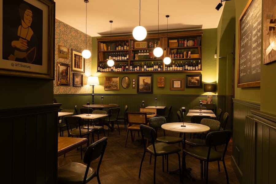 Ugo Bar, Milan