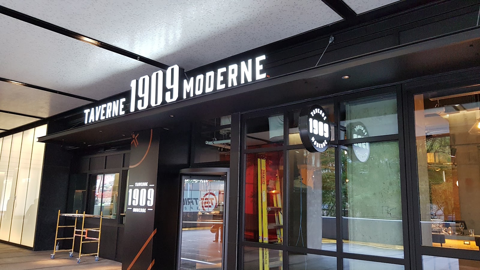 1909 Taverne Moderne, Montreal