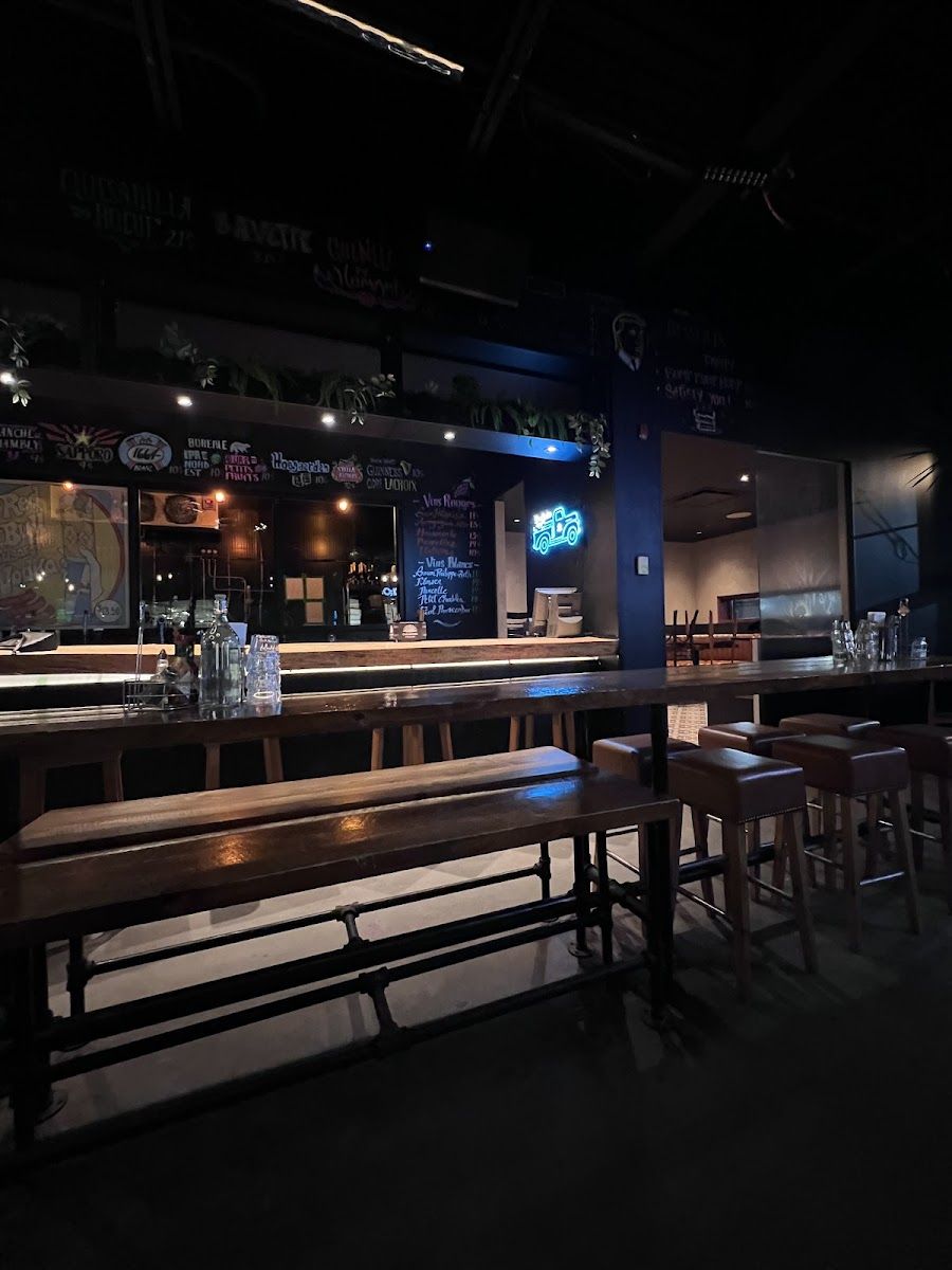 Le Mile Public House, Montreal