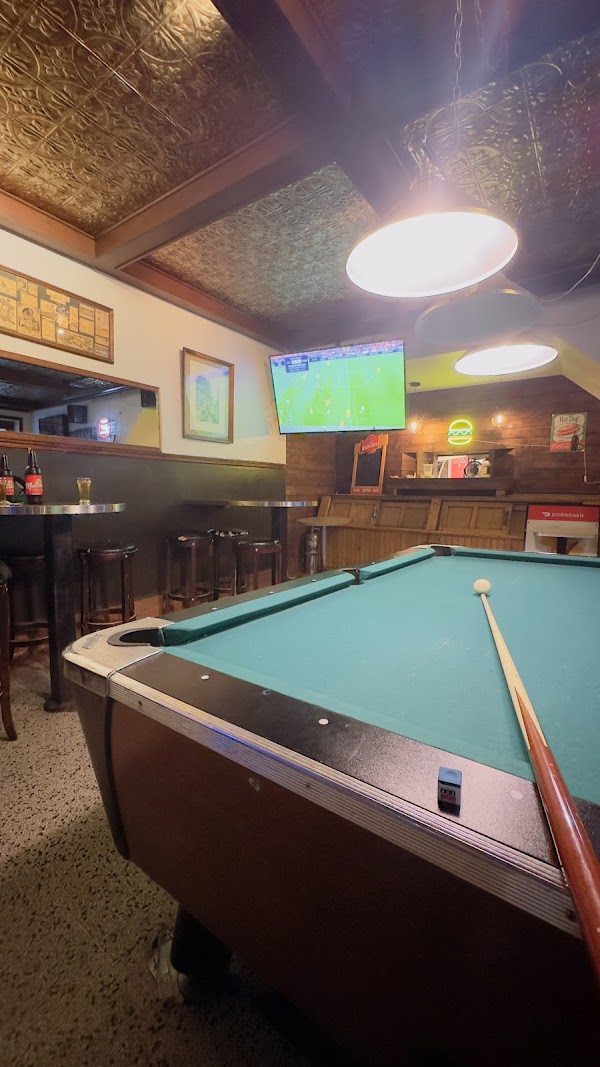 Bar Champs in Montreal