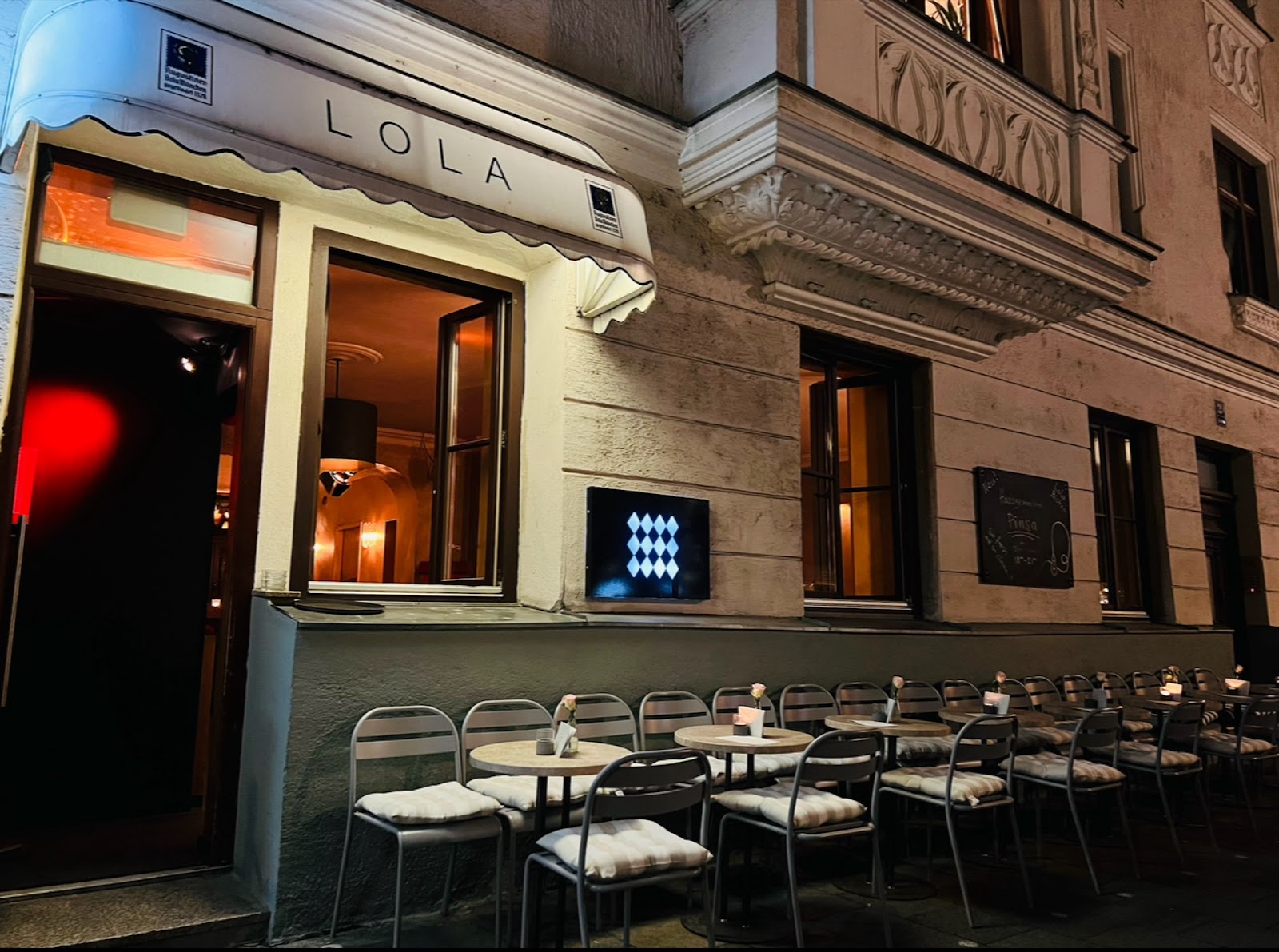 Low-lit cocktail bar atmosphere at Lola Bar, Glockenbach Munich