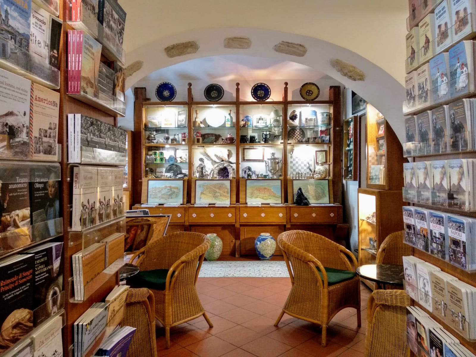 Intra Moenia, Naples