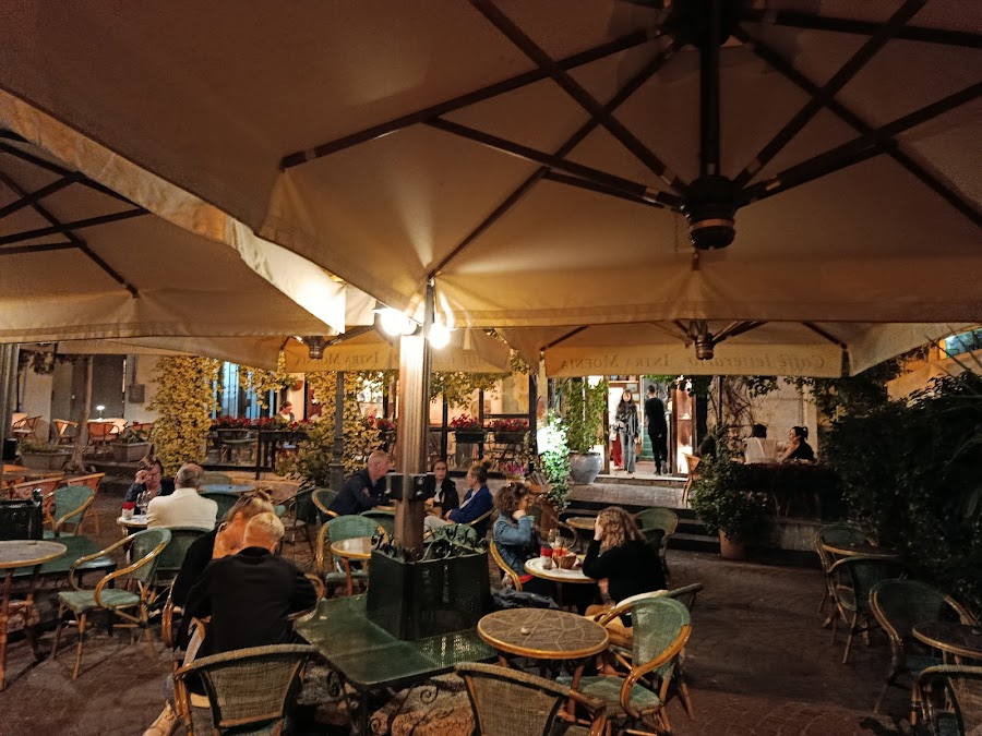 Intra Moenia, Naples