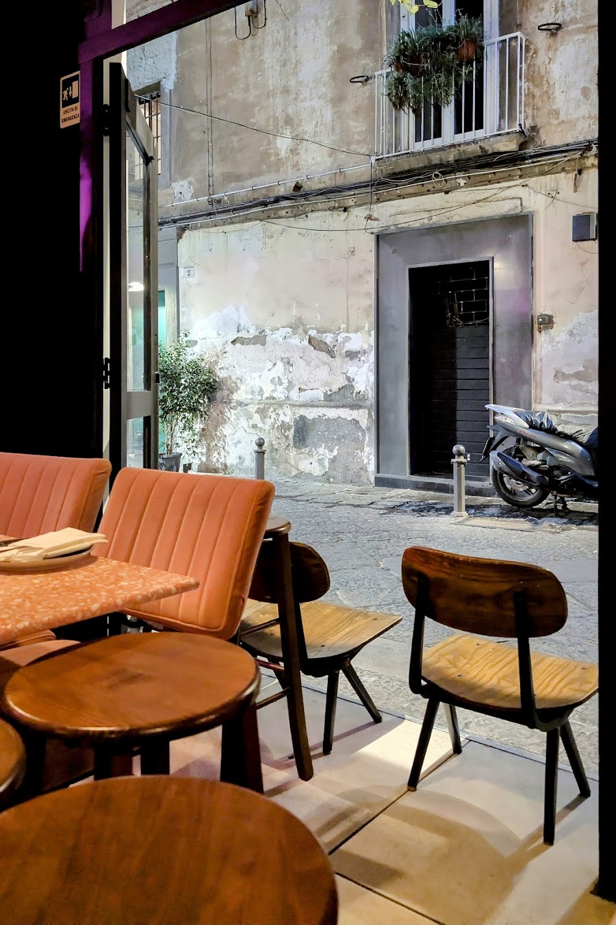 Jus Enoteca Naturale, Naples