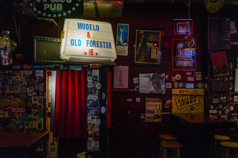 Will's Pub Orlando bar interior