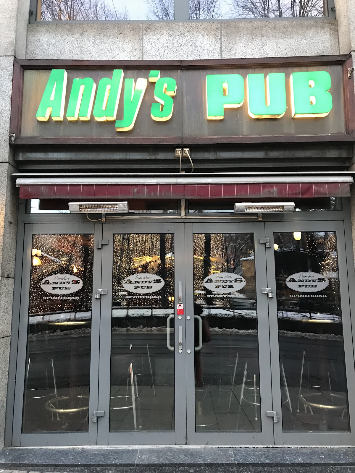 Andy's Pub interior with screens and piano in central Oslo