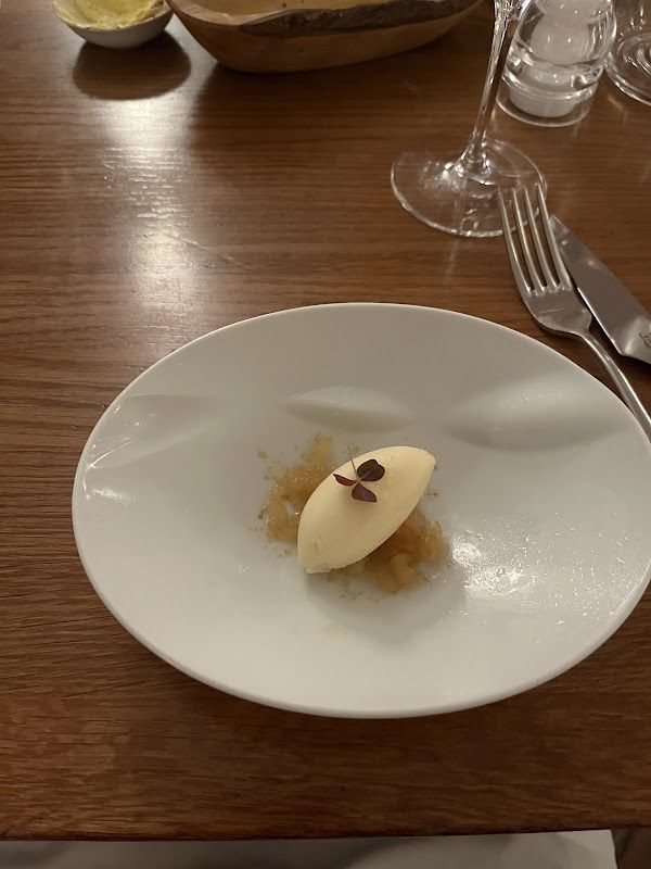 Maaemo Bar