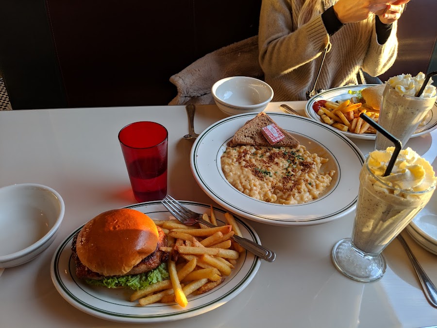 Burgers and milkshakes at The Nighthawk Diner Oslo