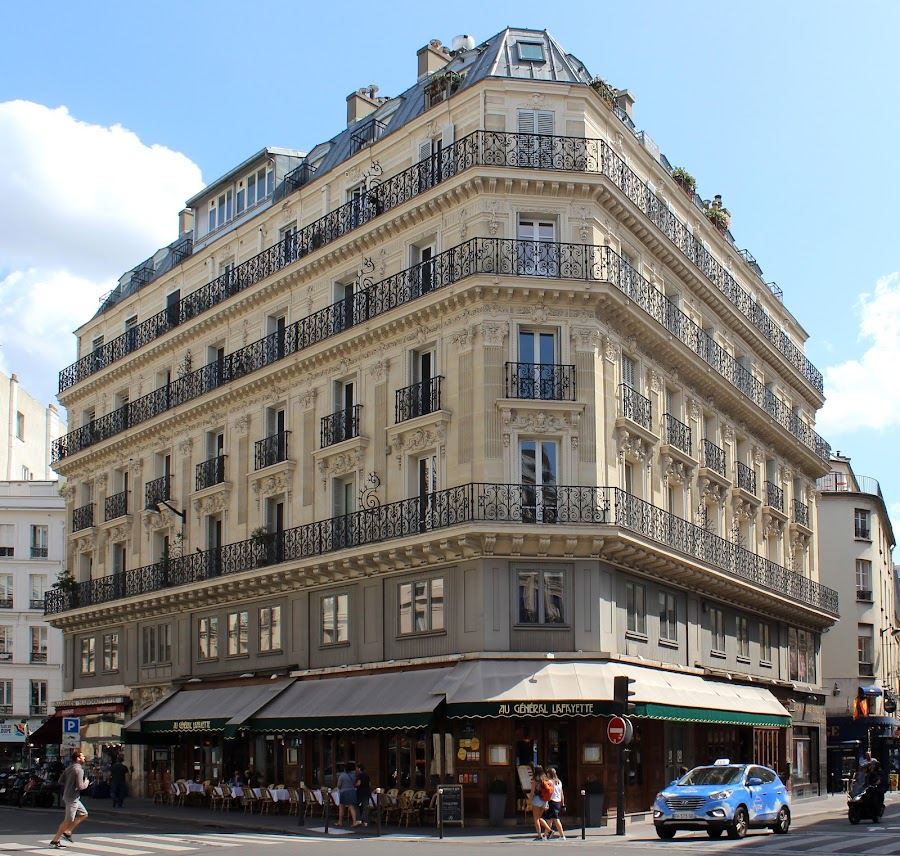 Au Général Lafayette, Paris