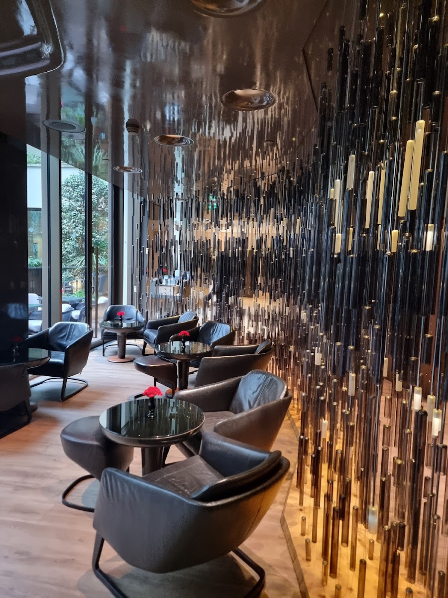 Bar 8, Paris