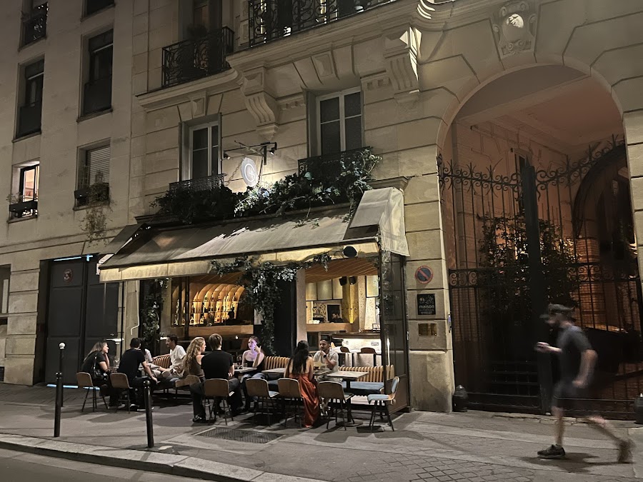 Gravity Bar, Paris