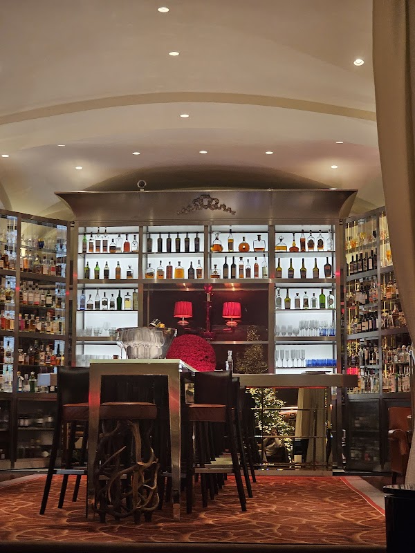 Le Bar Long in Paris
