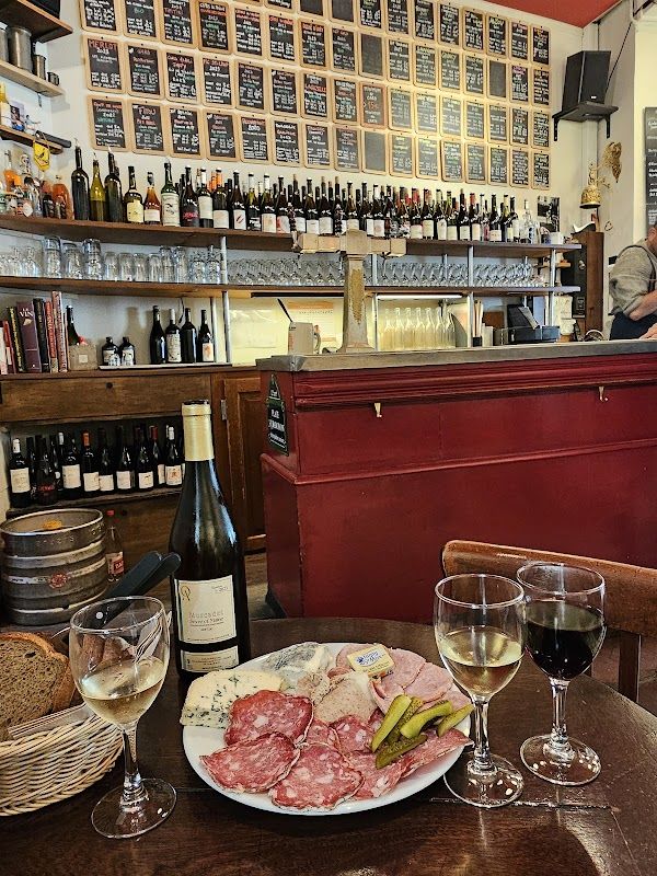 Le Baron Rouge in Paris