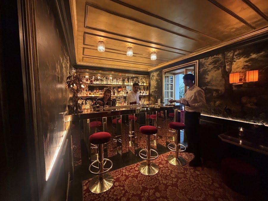 Le Tres Particulier, Paris
