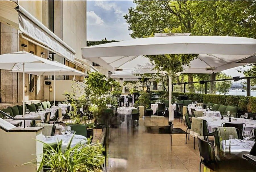 Monsieur Bleu, Paris